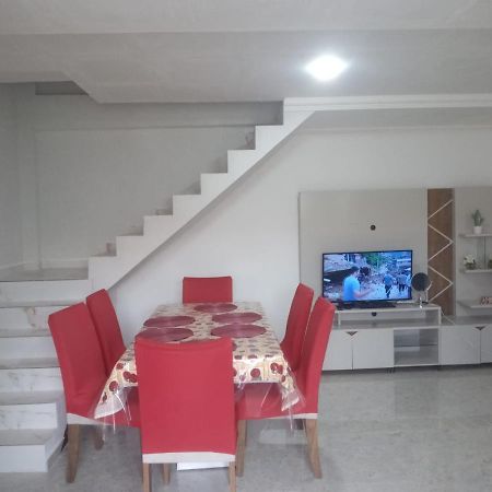 Apartamento Duplex Mobiliado Em São Pedro da Aldeia Buitenkant foto