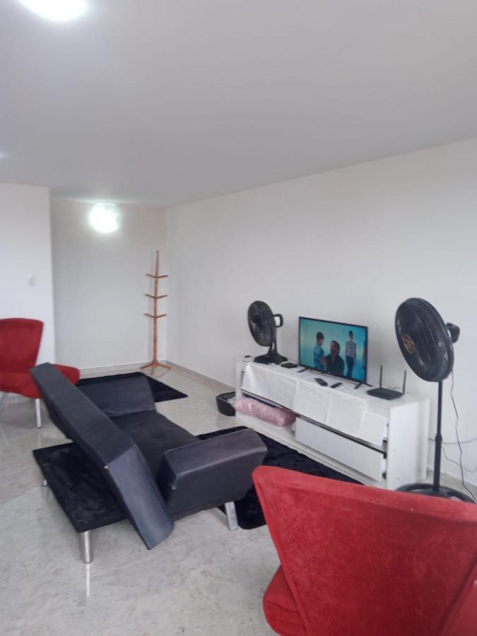 Apartamento Duplex Mobiliado Em São Pedro da Aldeia Buitenkant foto