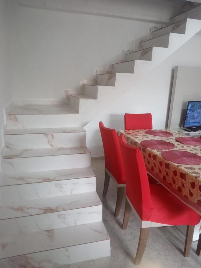 Apartamento Duplex Mobiliado Em São Pedro da Aldeia Buitenkant foto